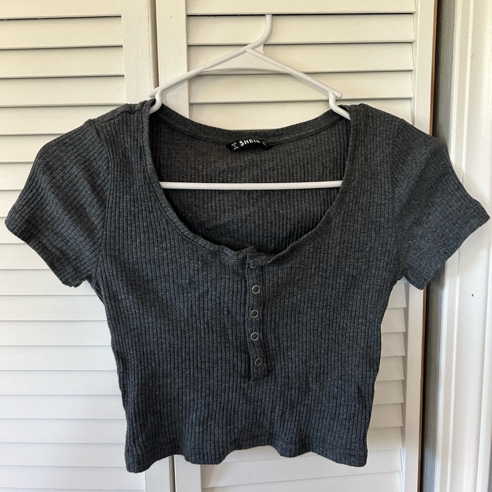 Buttoned ribbed top